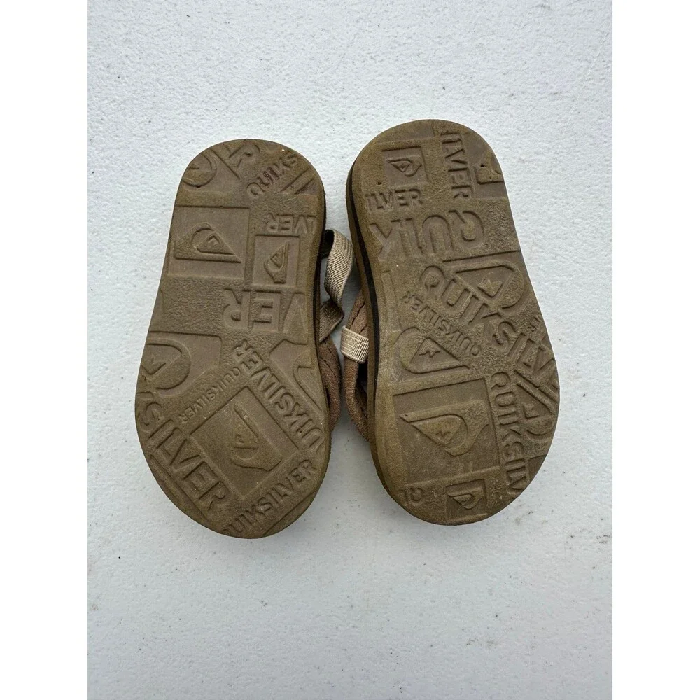 Quiksilver Kids' Carver Suede Flip-Flop T-Strap Elastic Back Strap Sandals